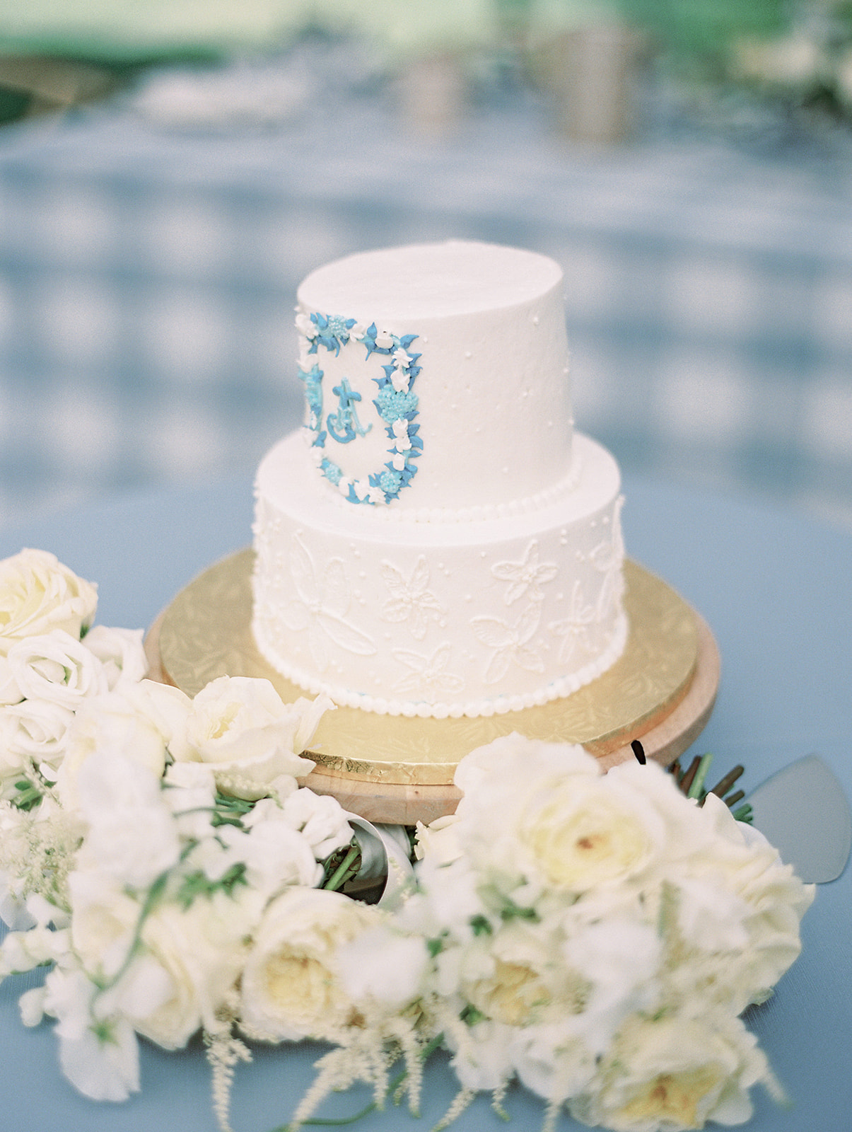 sweet cake in white and blue for preppy Grandmillennial Intimate Backyard Spring Afternoon Wedding in Philadelphia, PA