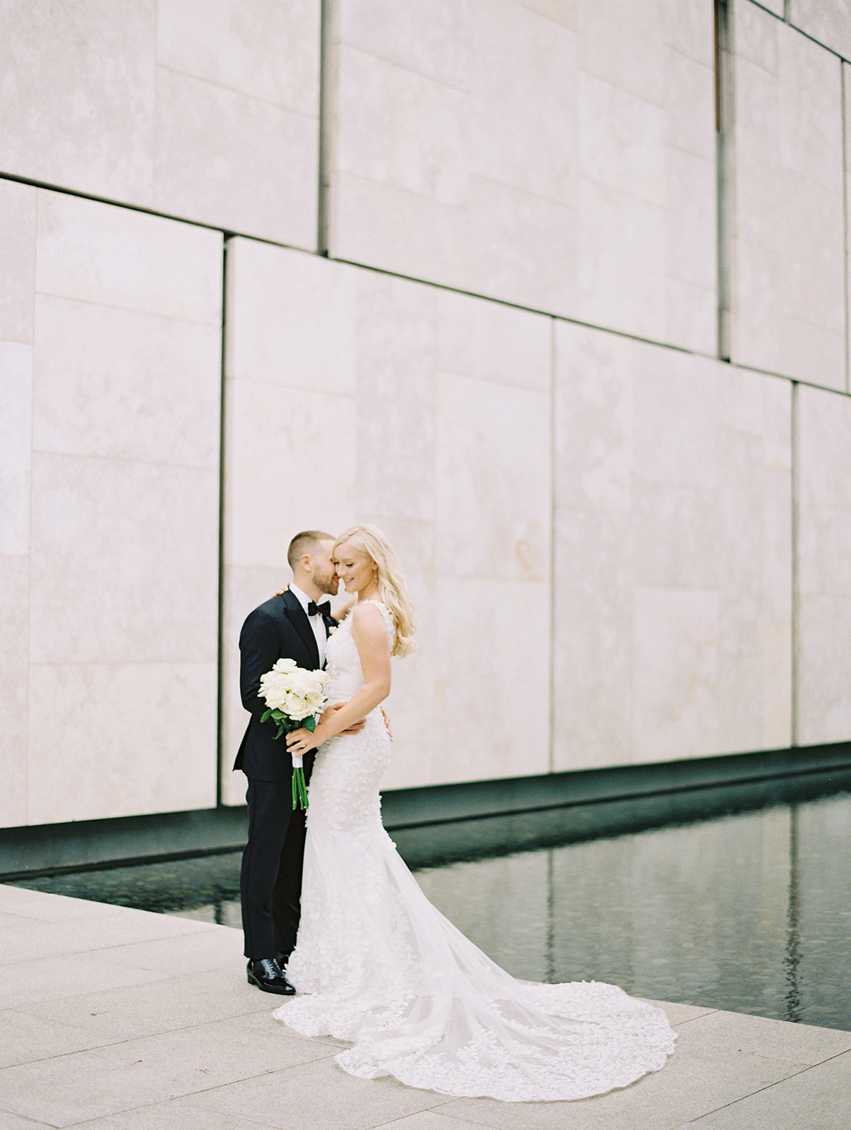 bride and groom outside Barnes Foundation in Philadelphia