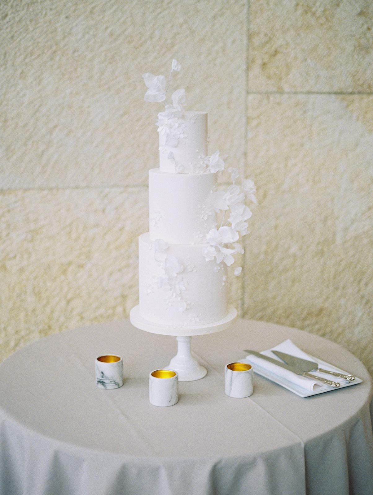 Whimsical and textural white floral cake by Park Ave Cakes at Barnes Foundation