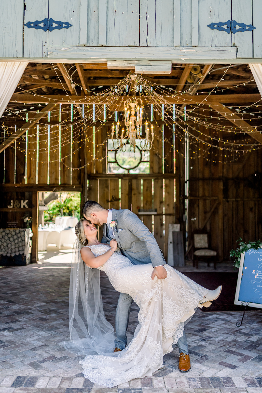 Sonora, CA wedding bride groom barn