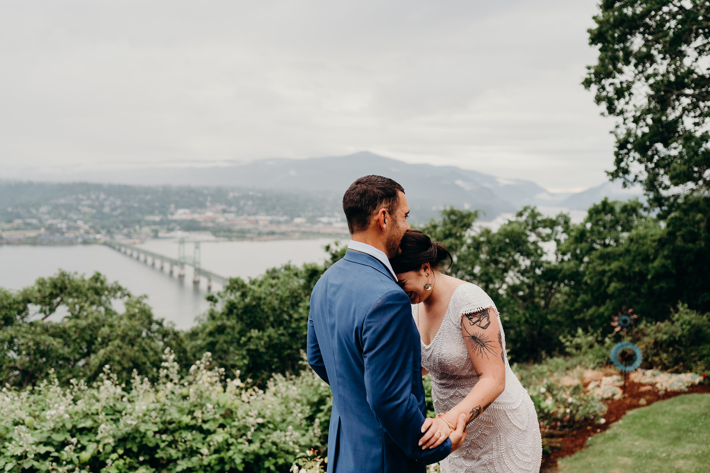 White Salmon Garden Wedding with views of the Columbia River