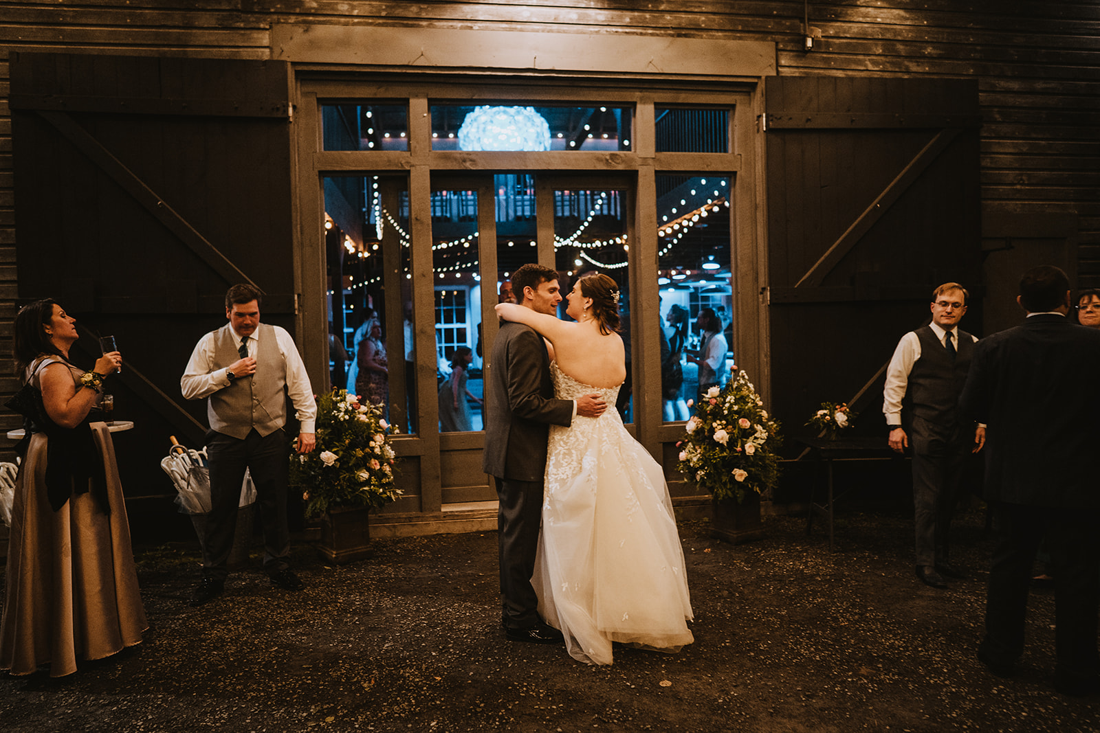 rainy catskills wedding at roxbury barn 