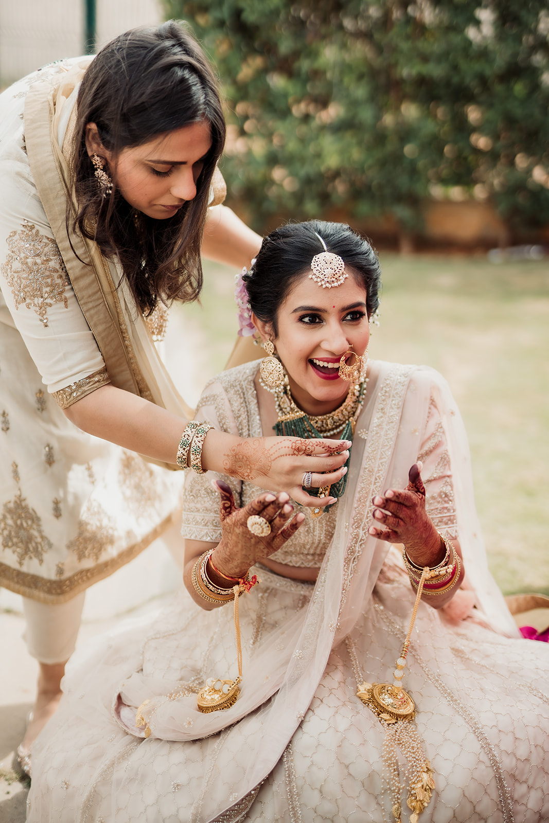 Bridal family bond: A beautiful scene as family members collaborate to perfect the bride's jewellery