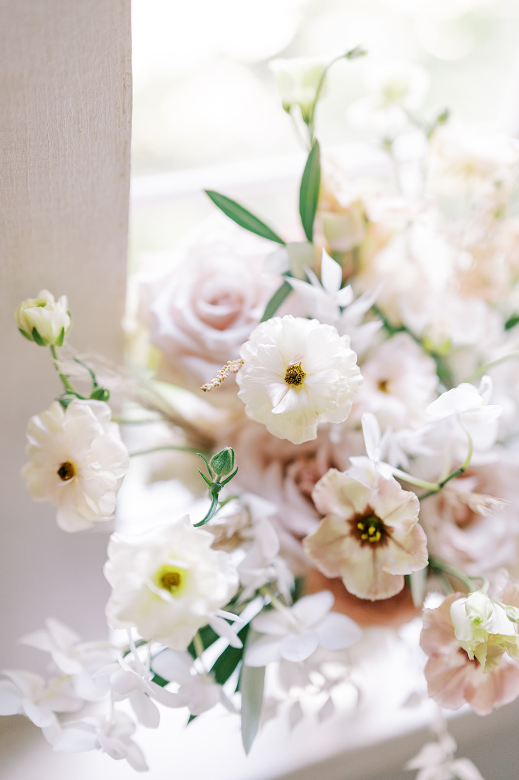 bright cream bouquet at Summer Crossed Keys Estate Wedding by Haley Richter Photography