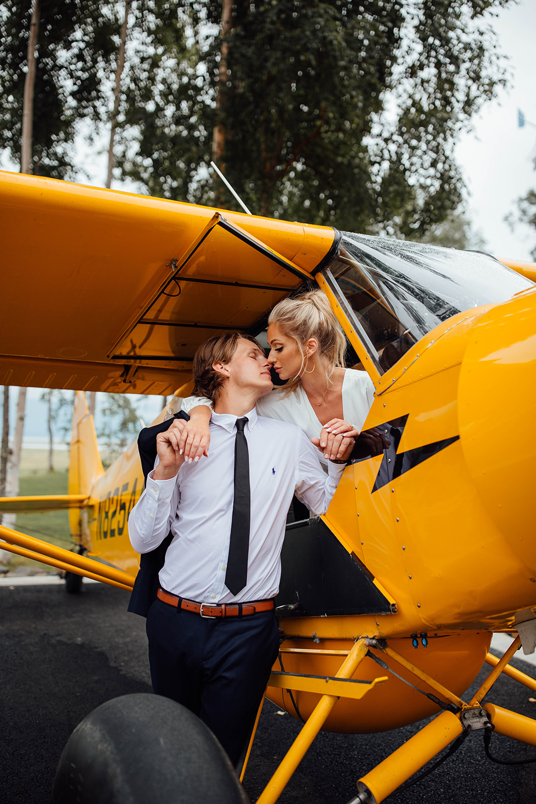 Elopement with a plane 