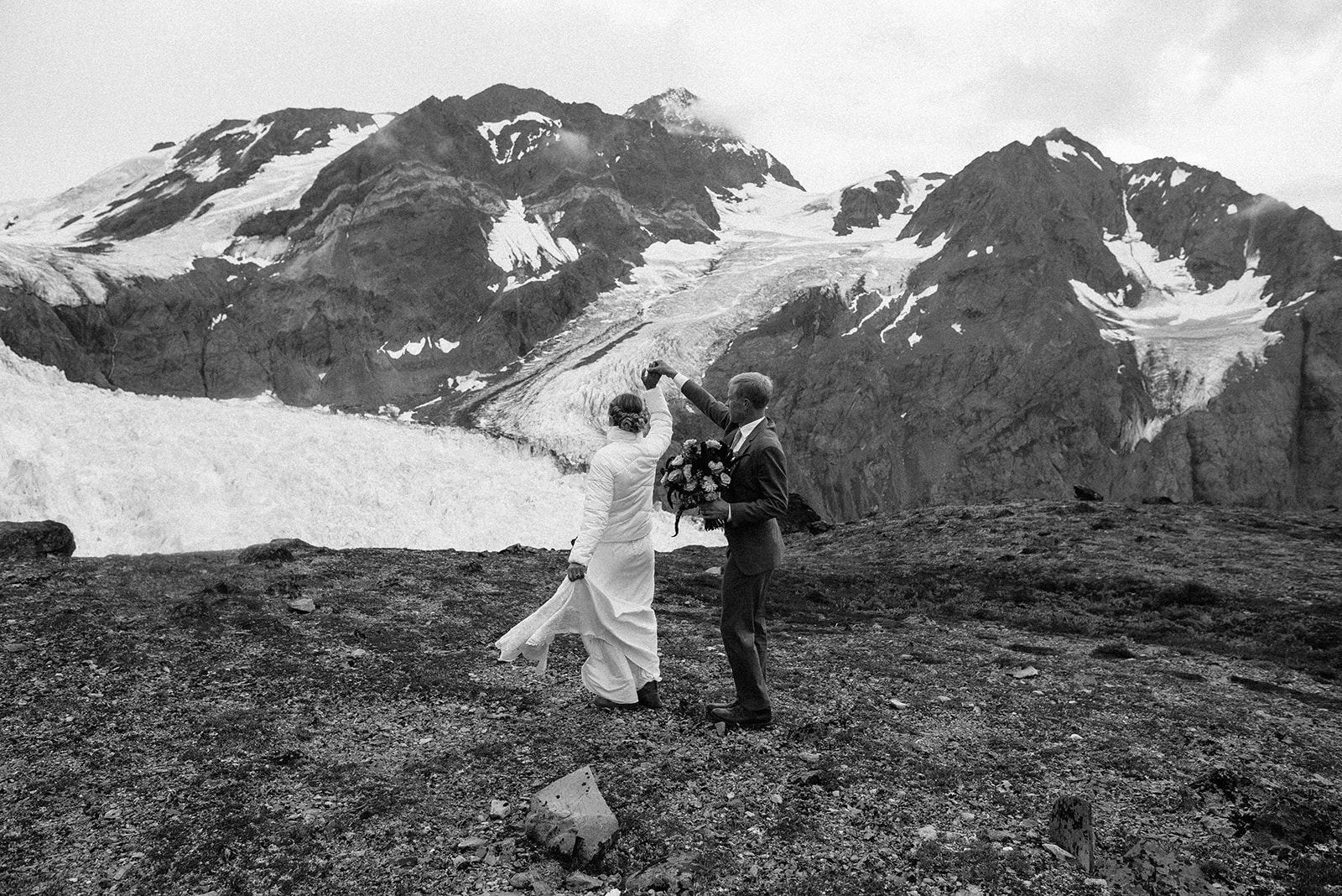 advenurous-editorial-elopement-lake-george-alaska-photography-zoya-dawn