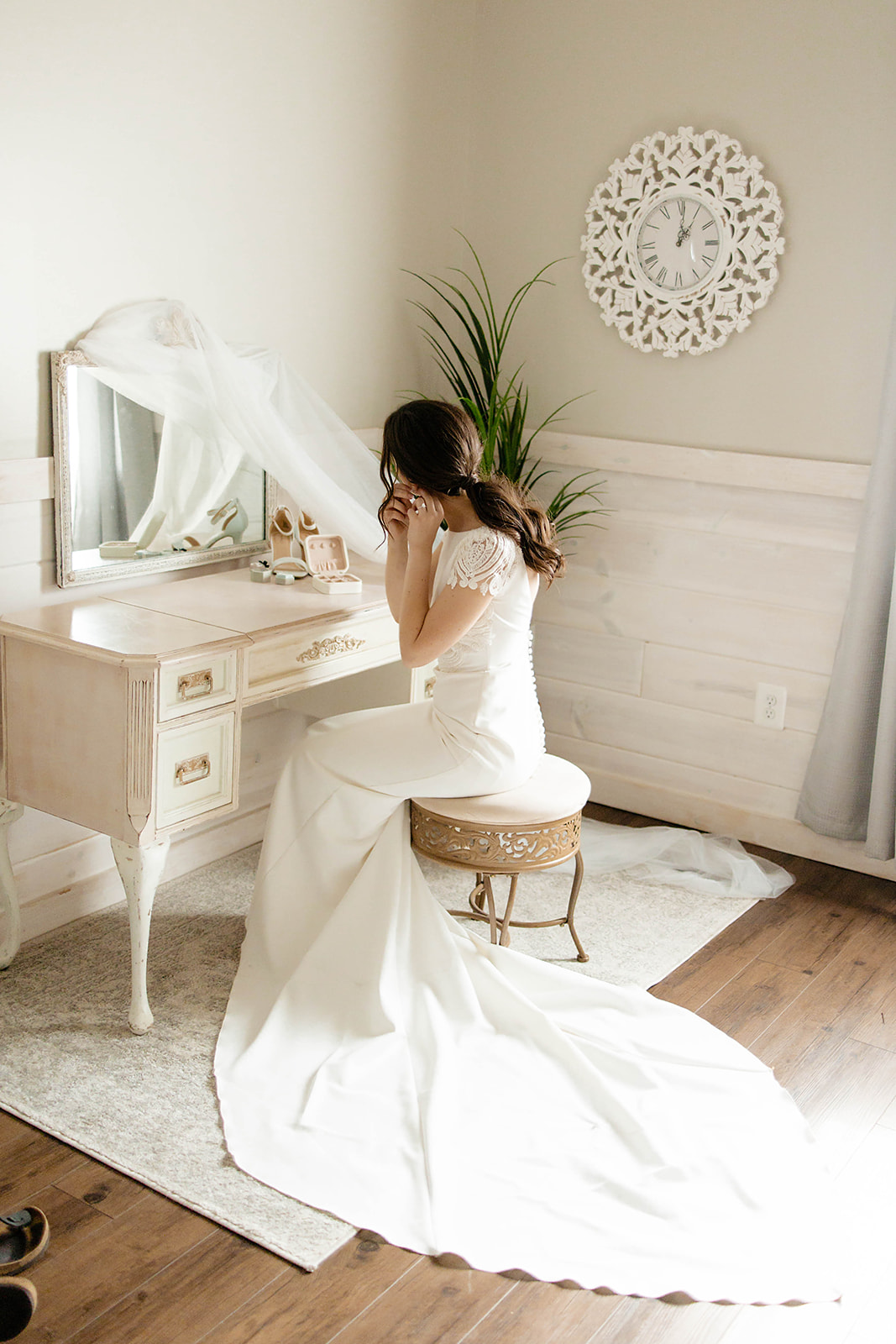 bride getting dressed | detroit wedding photographer 