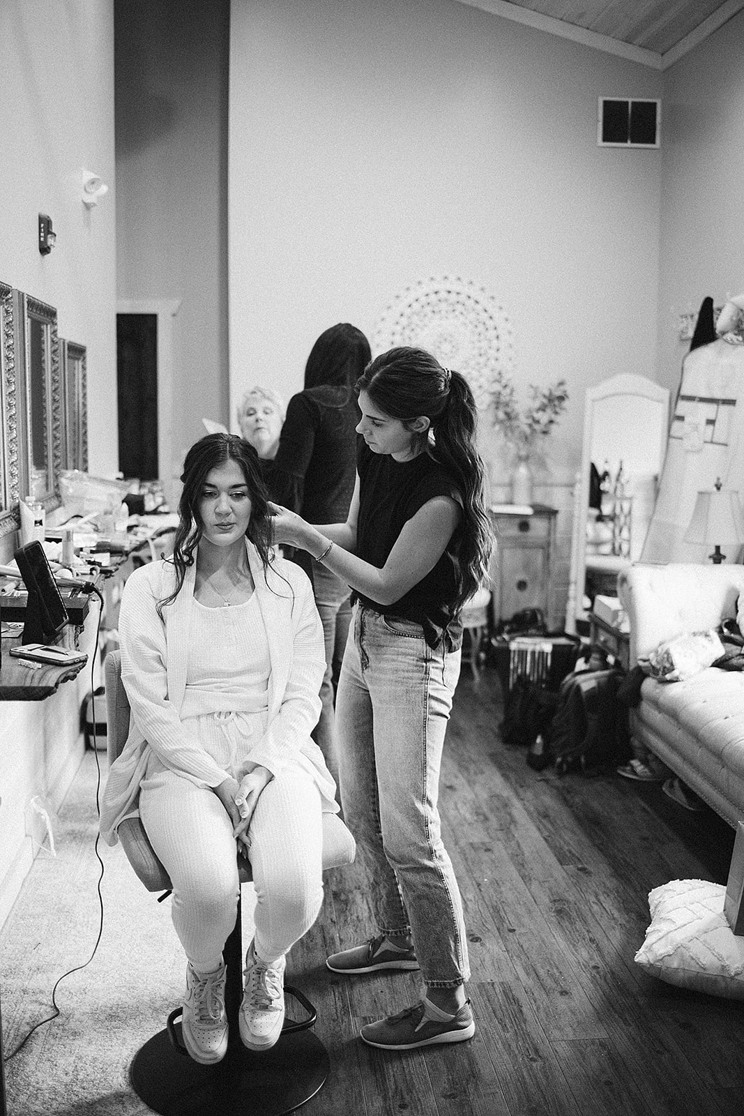 bride getting hair done | detroit wedding photographer
