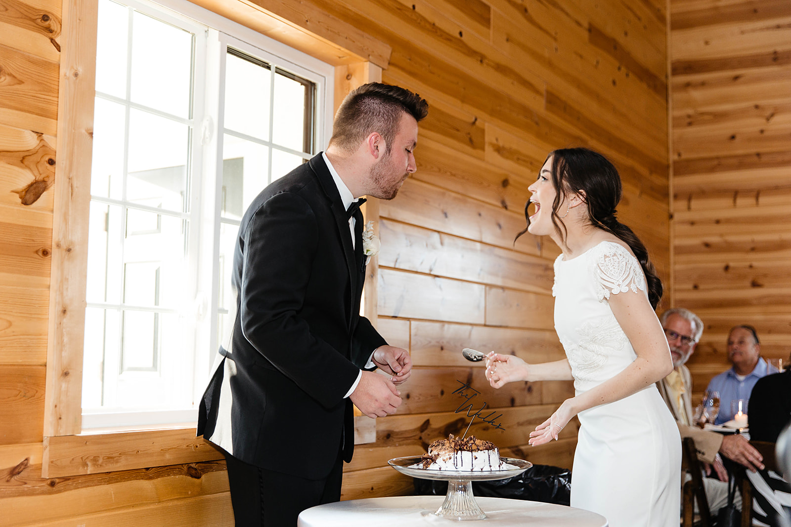 cake cutting | detroit wedding photographer 