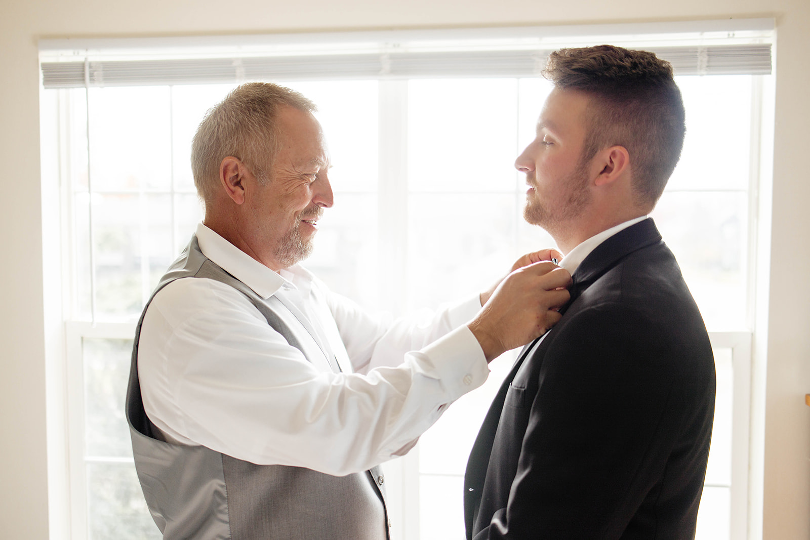 groom getting ready | detroit wedding photographer 