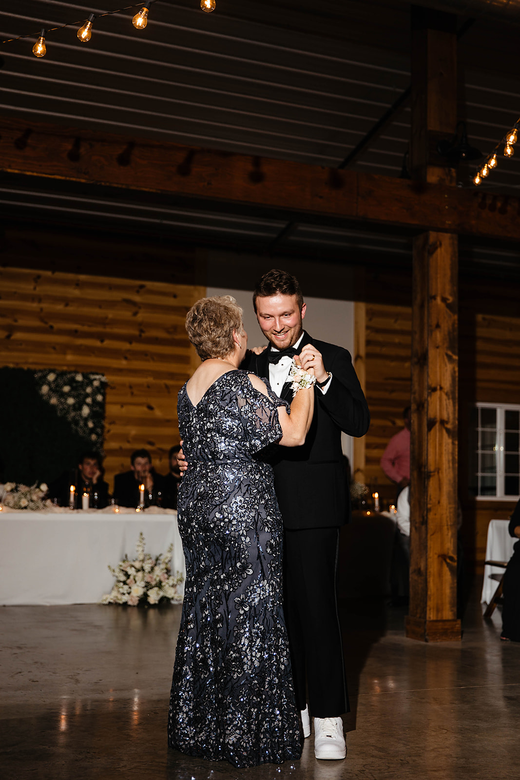 mother son first dance | detriot wedding photographer 