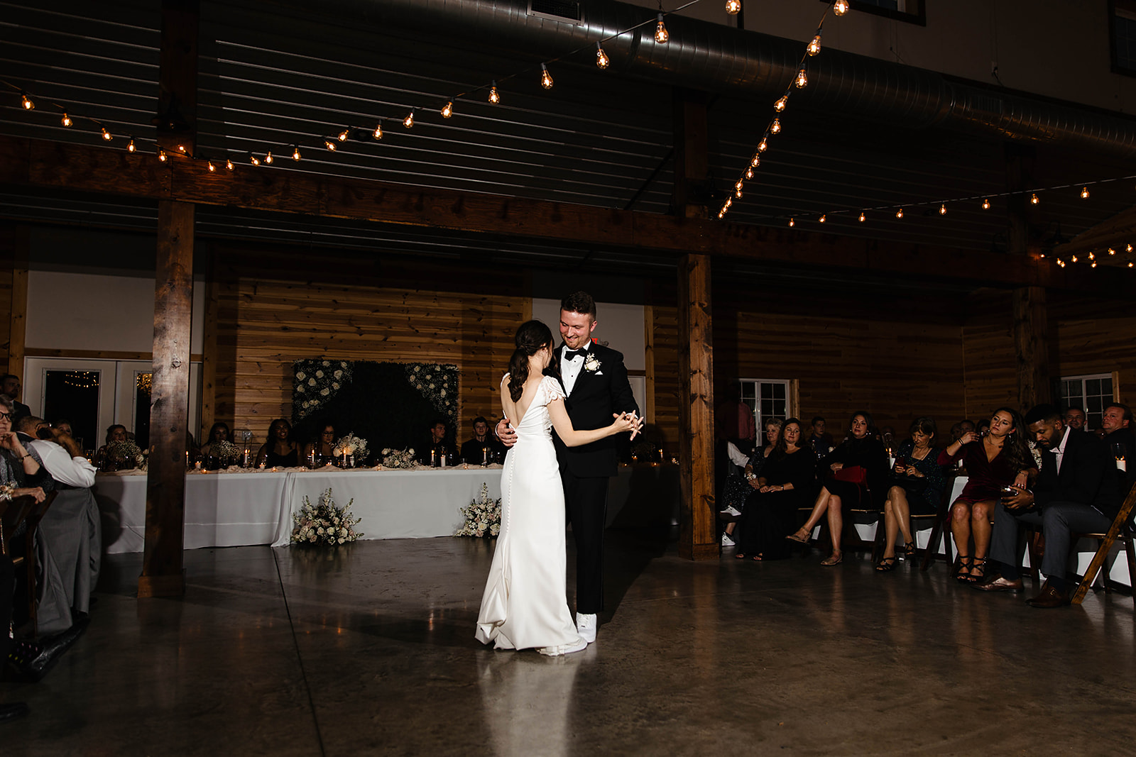 newly wed first dance | detroit wedding photographer