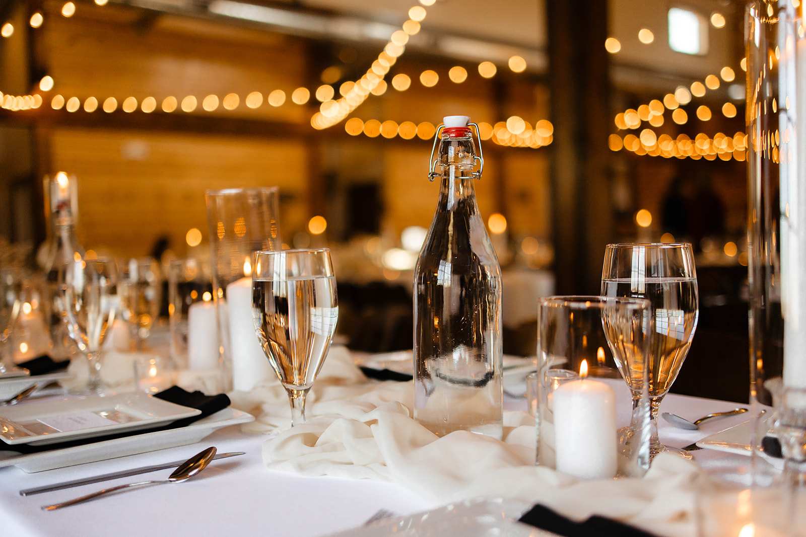 reception details at creekside acres wedding venue | detroit wedding photographer 