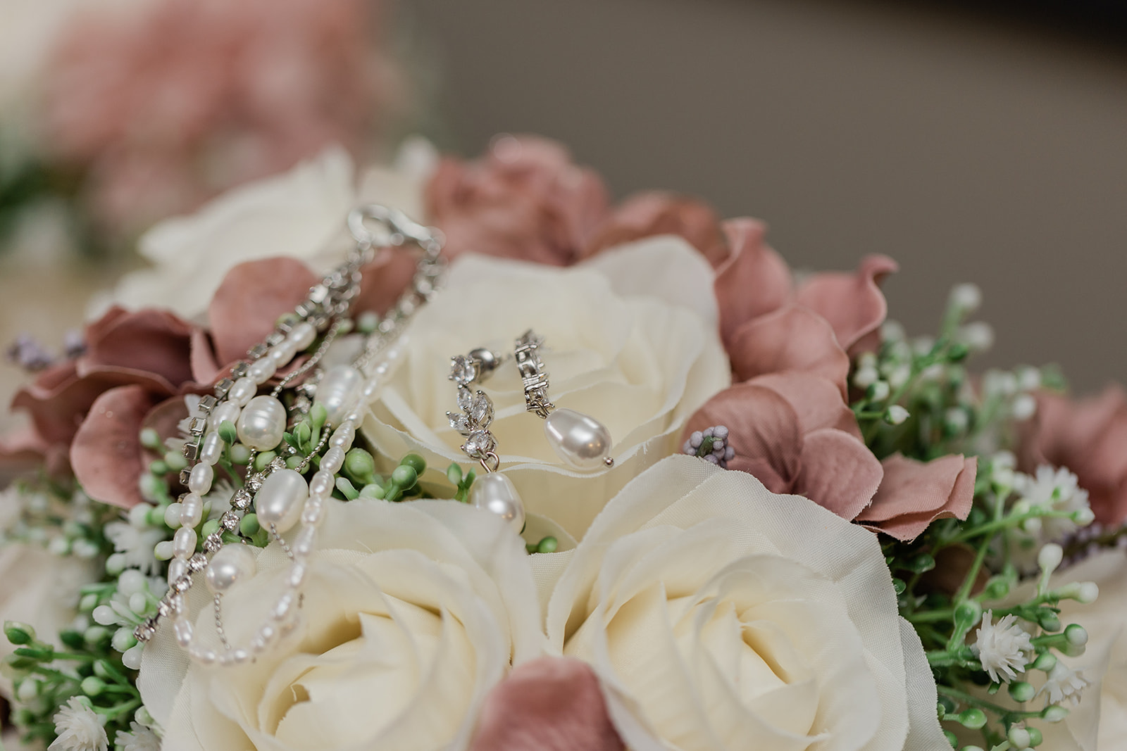bridal bouquet with close up ring shot