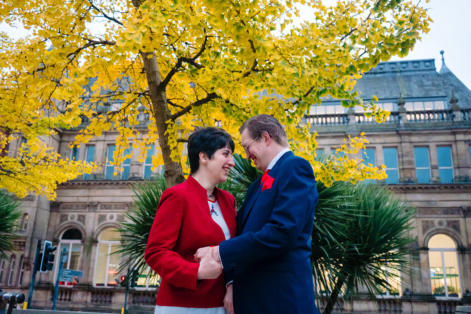 couple in front of leeds civic hall