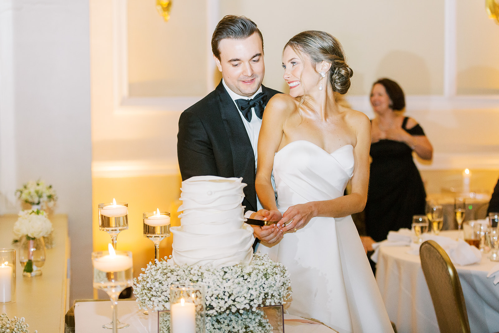 bride and groom cutting cake at hotel bethlehem wedding reception