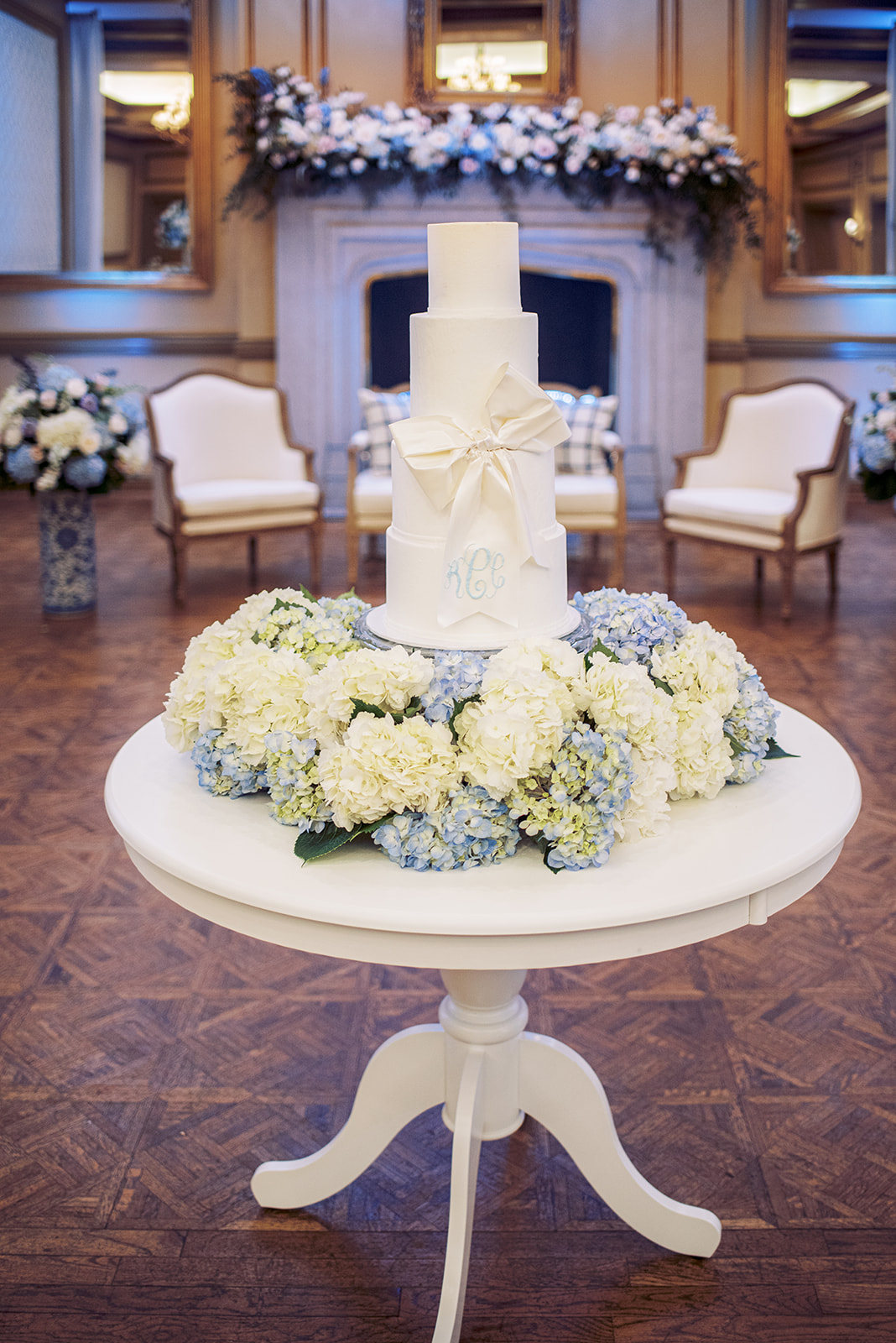 Pastel wedding at the Kenwood Country Club