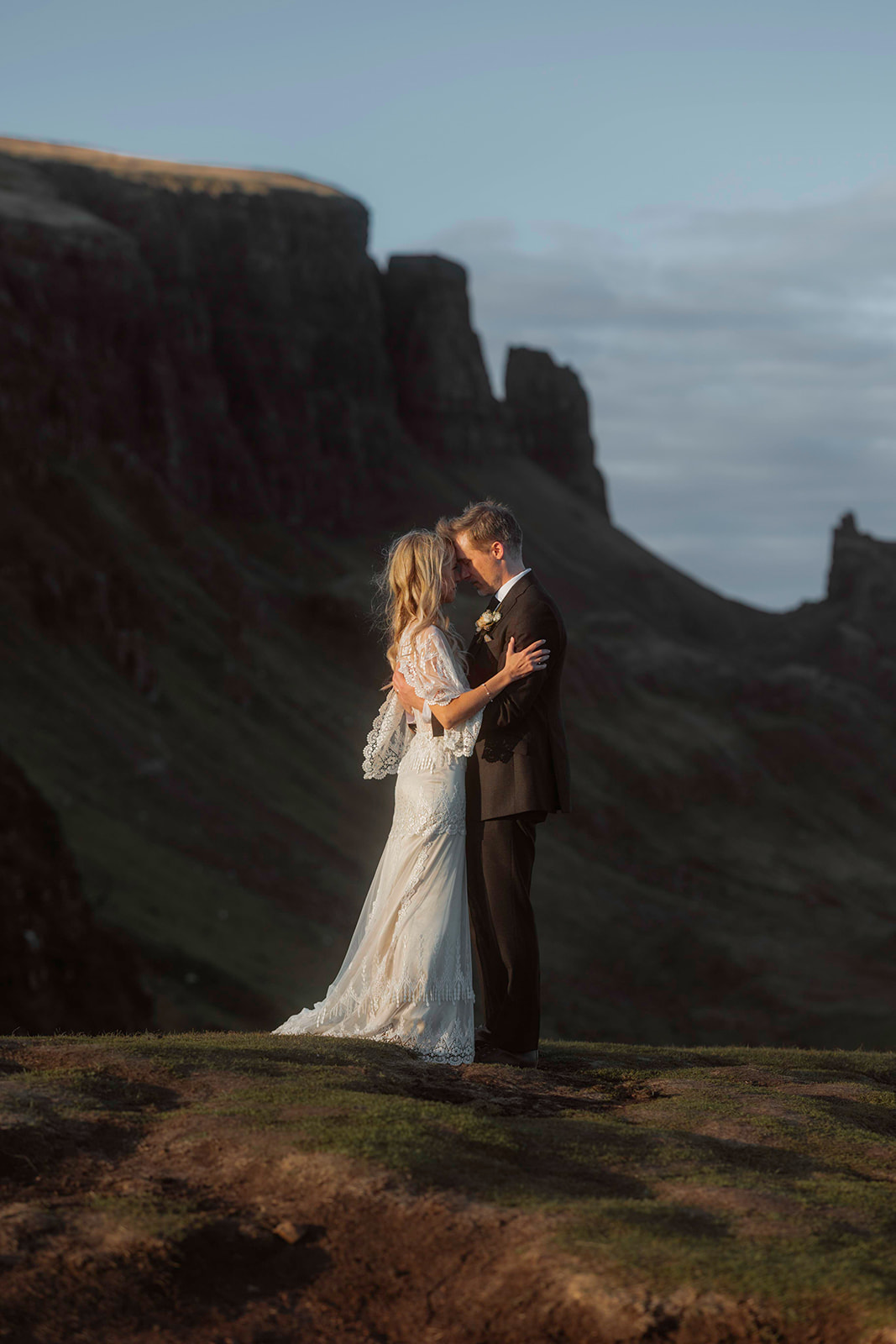 Kara and Andy shared a romantic moment after their Isle of Skye elopement ceremony