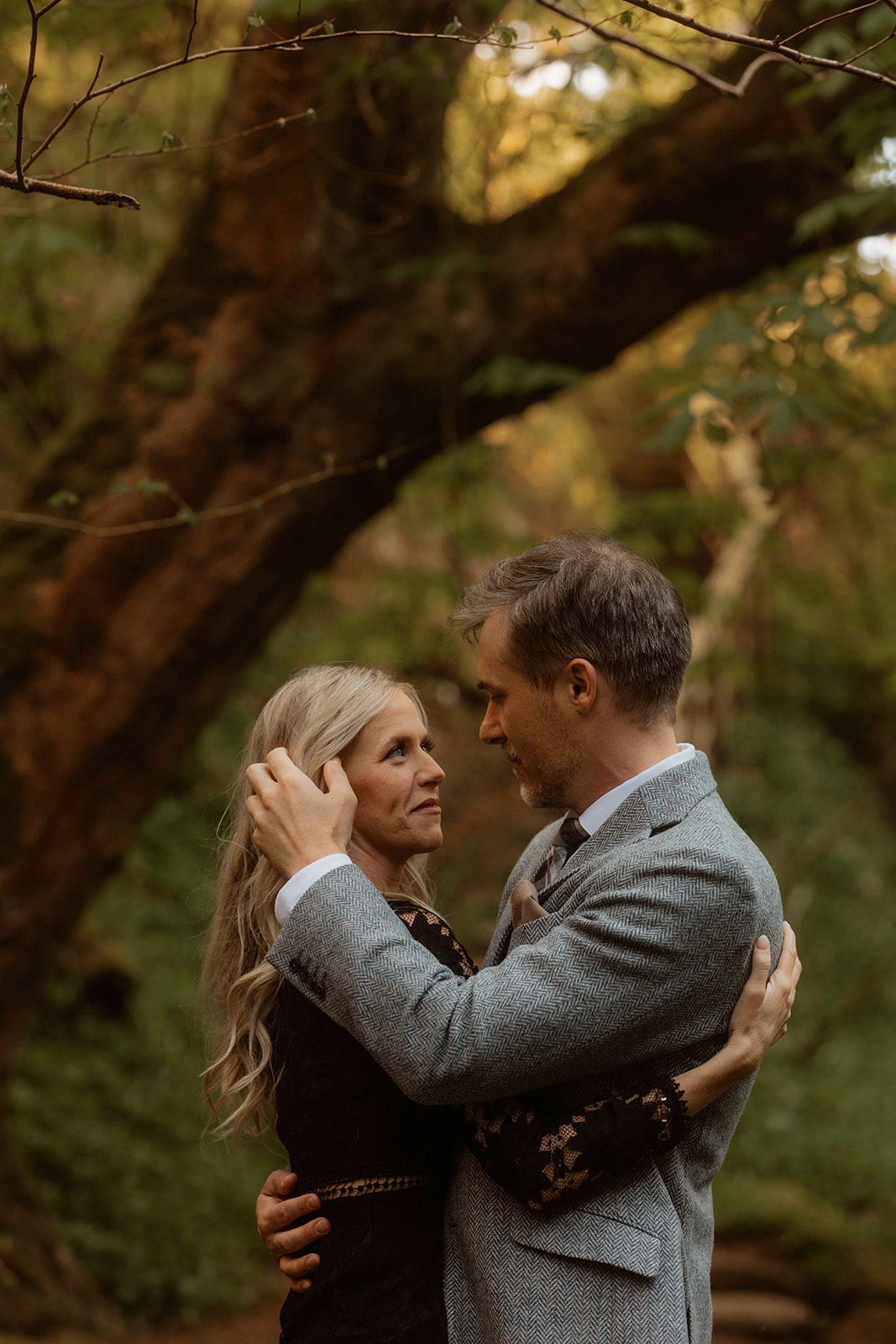 Kara and Andy shared an intimate moment during their Isle of Skye elopement