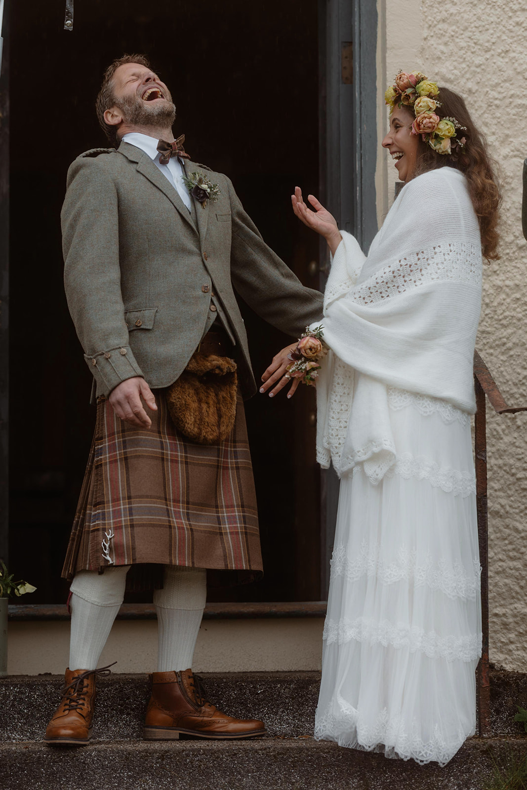 Rebecca and Simon shared a romantic moment during their Isle of Skye elopement ceremony.