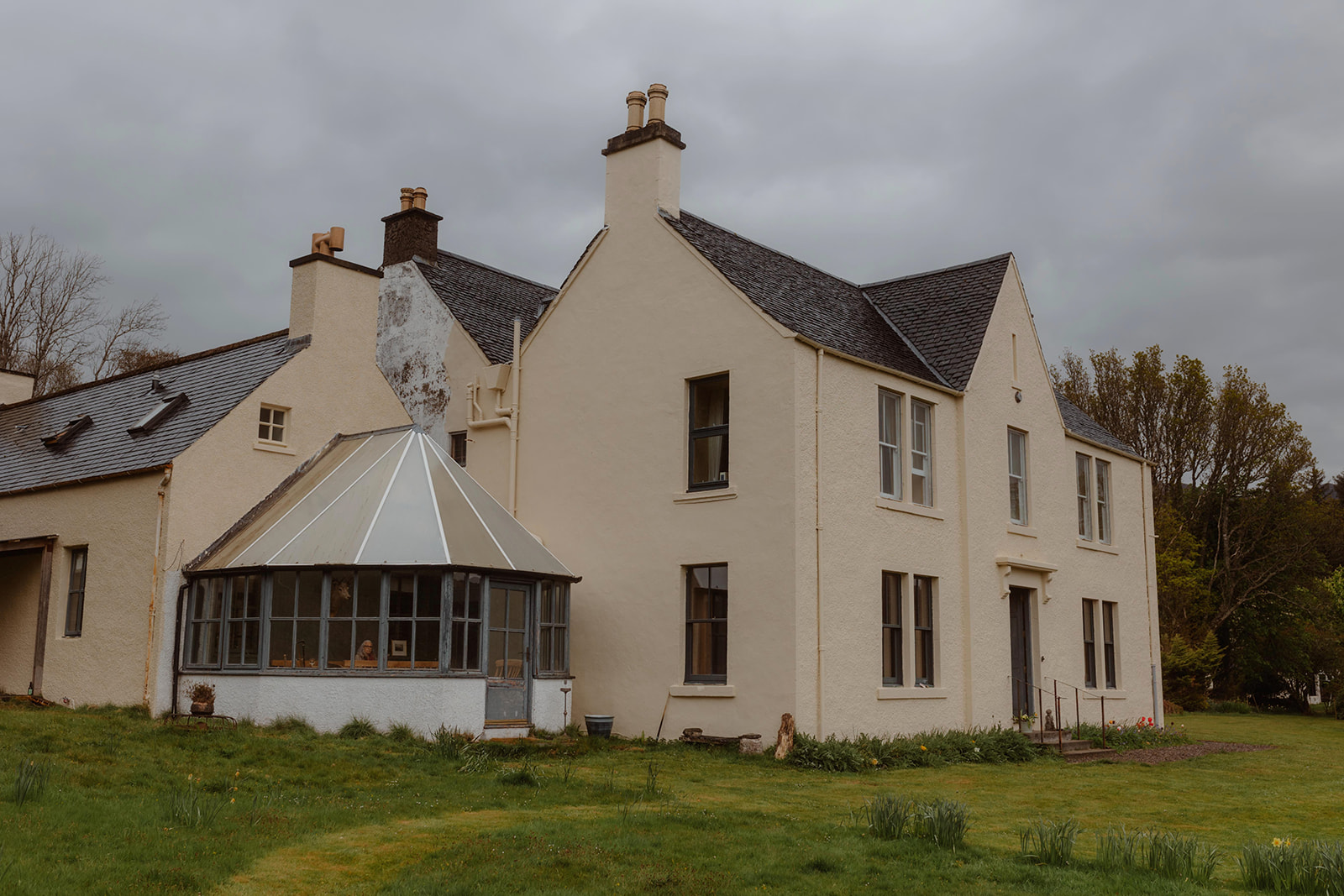 Rebecca and Simon's beautiful Tulach Ard Wedding accommodation in Isle of Skye, Scotland