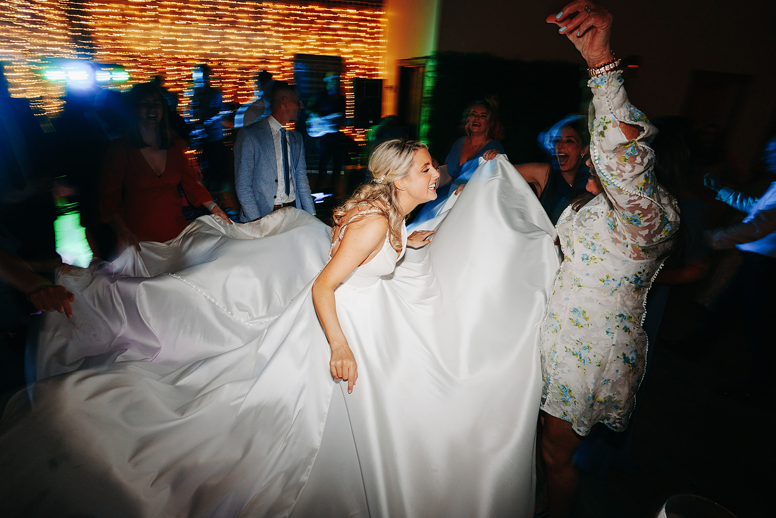 epic dancefloor black and white image at honrington manor