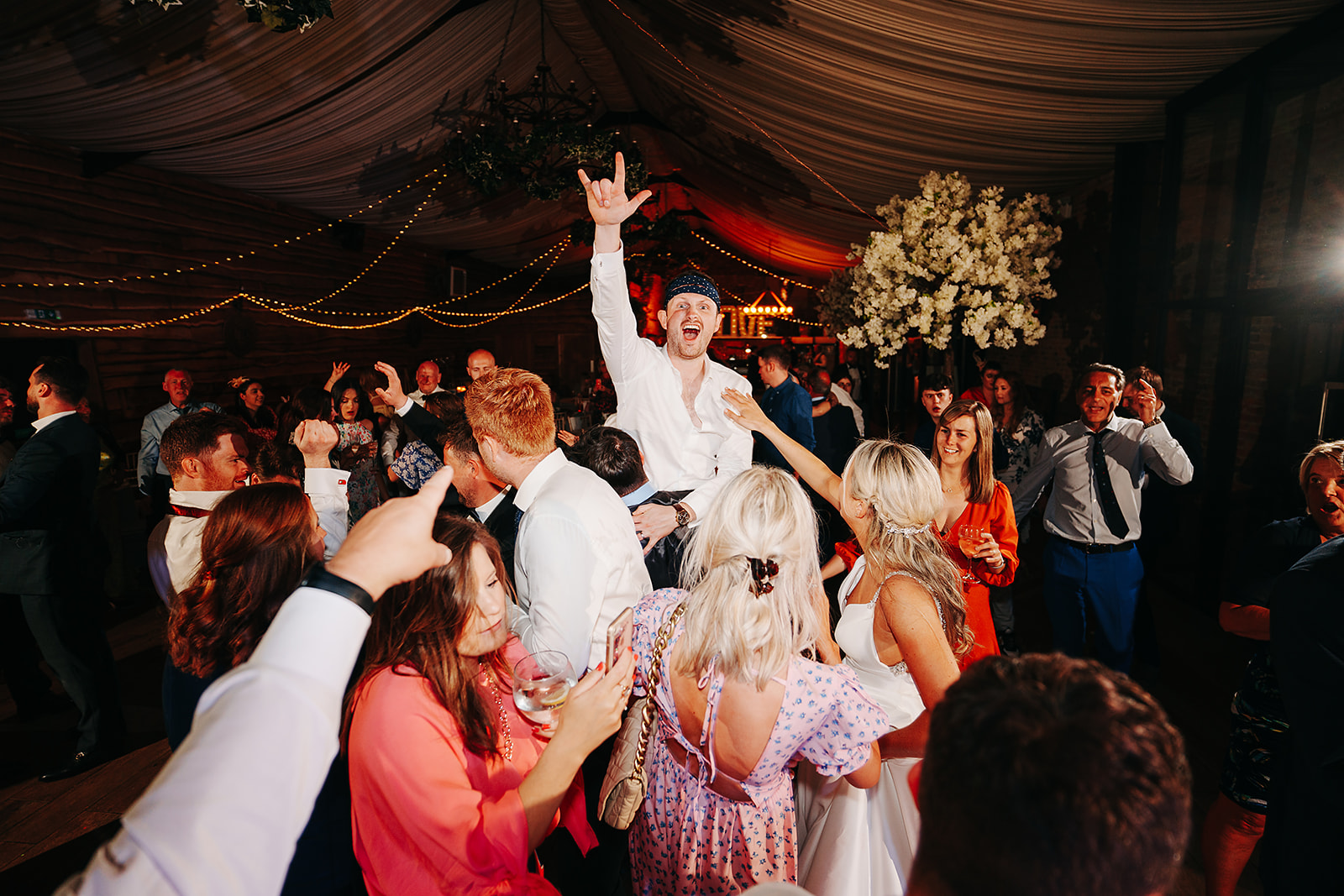 epic dancefloor black and white image at honrington manor