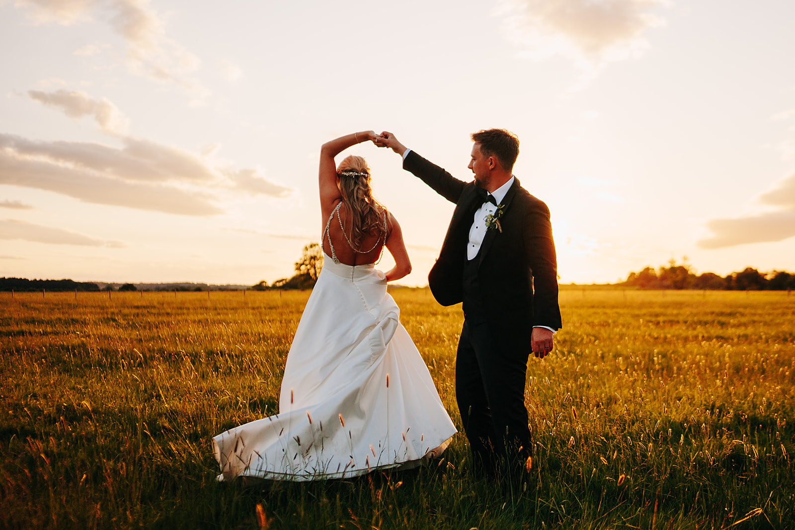 hornington manor wedding bride and groom sunset picture dancing