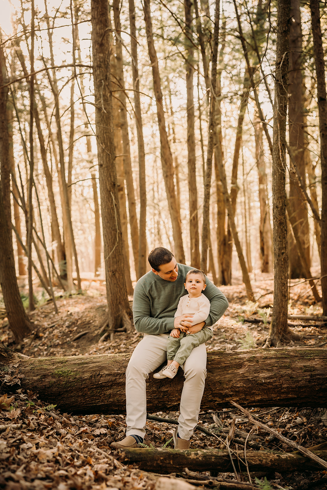 Family united in nature's embrace: Ottawa Forest photoshoot