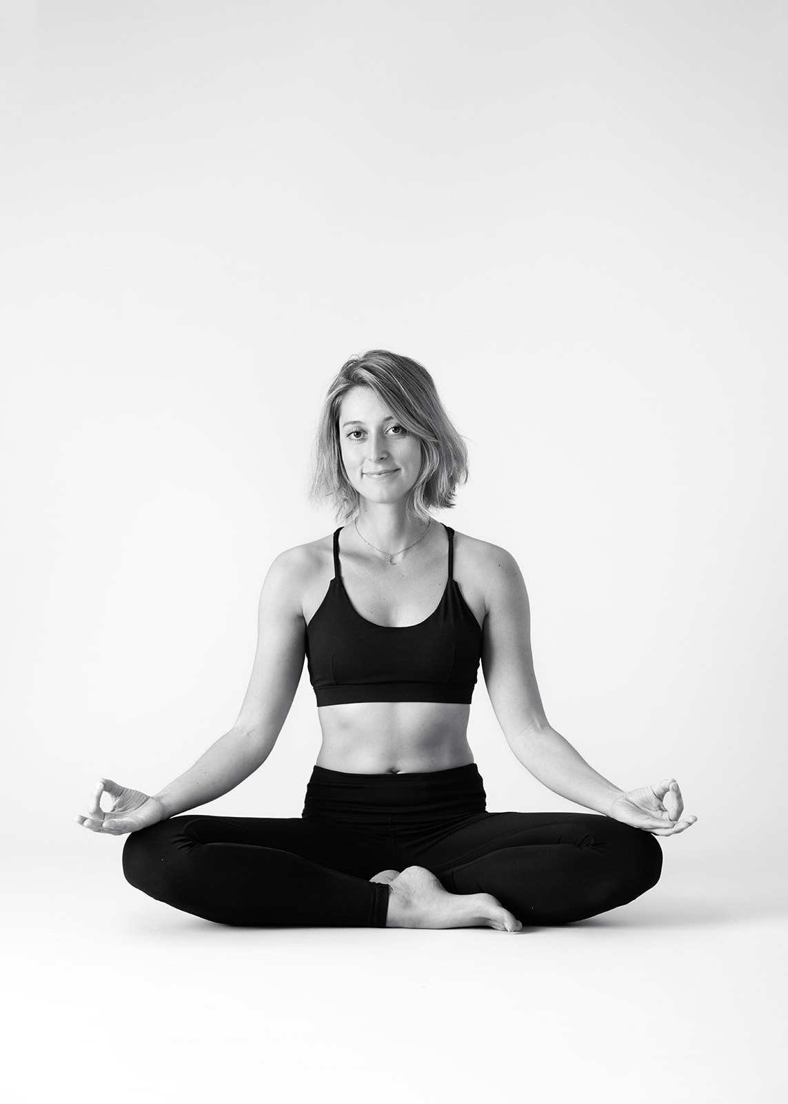 Yoga Portrait in schwarz-weiß