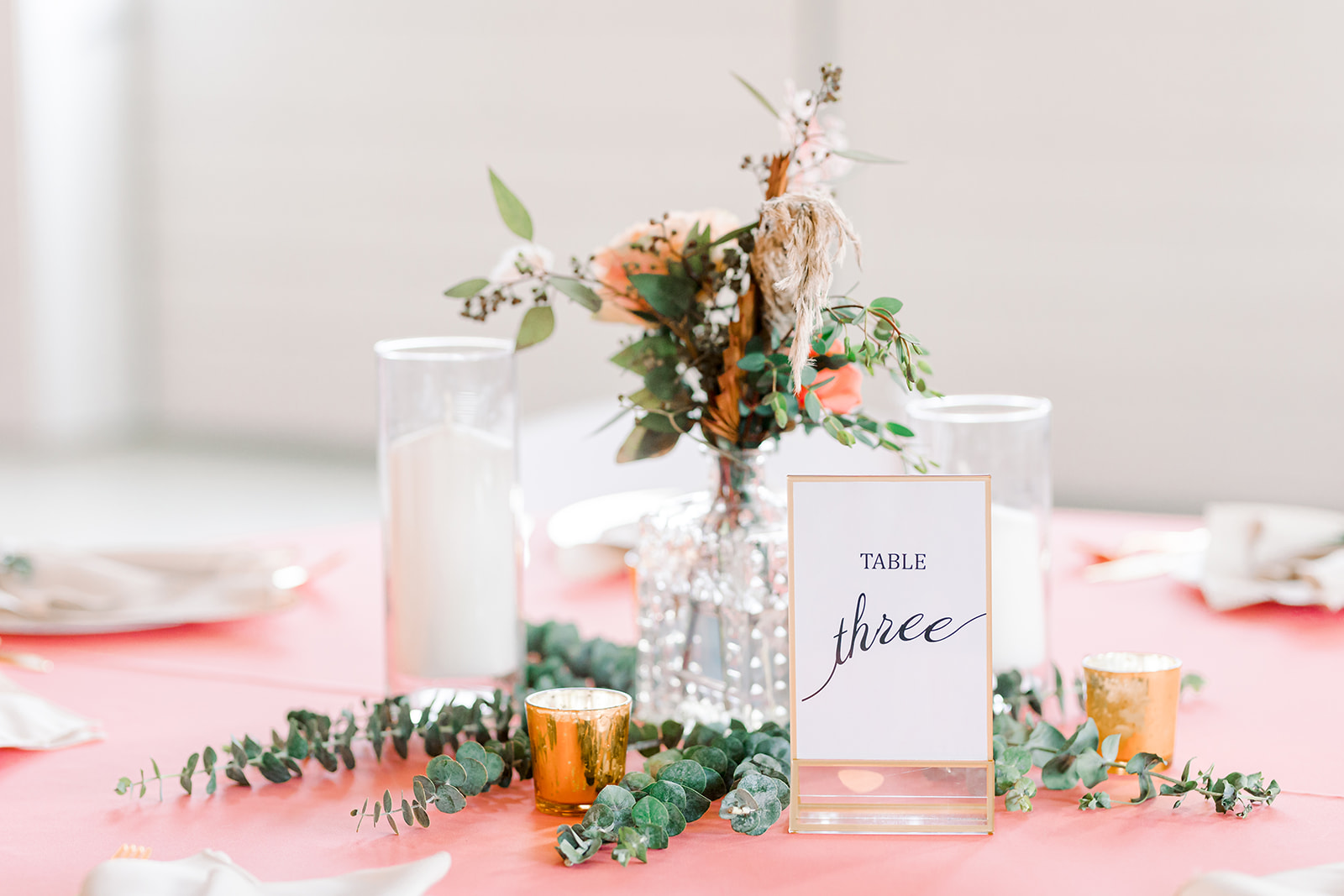 Wedding table decor with bright colors and bohemian vibes