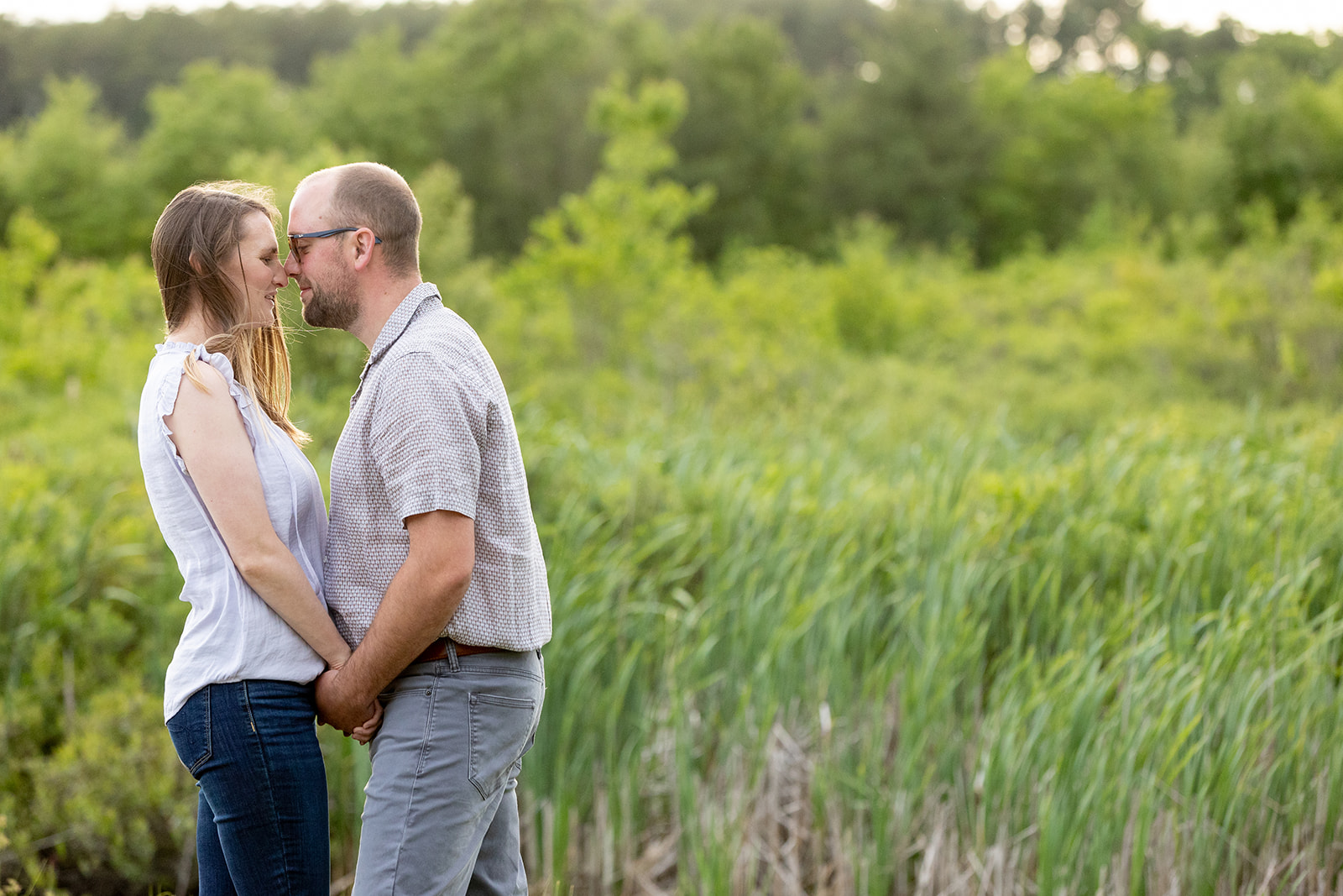 couple embraces in field