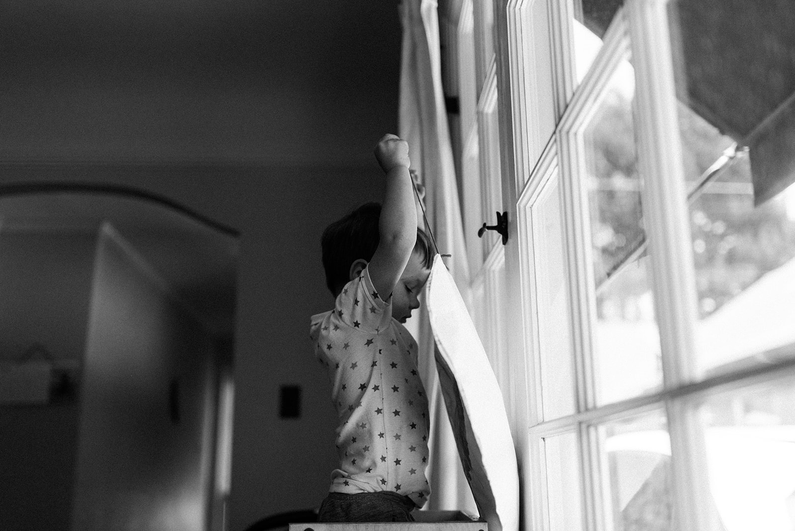In-home artistic documentary family photography by Utah photographer Alyssa Sorenson in Pasadena California