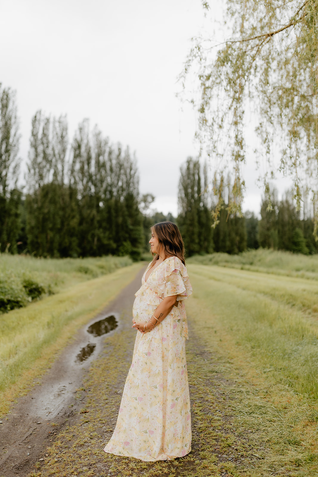 Photo of a young Latino mother posing for a maternity photoshoot in Woodinville, Washington.