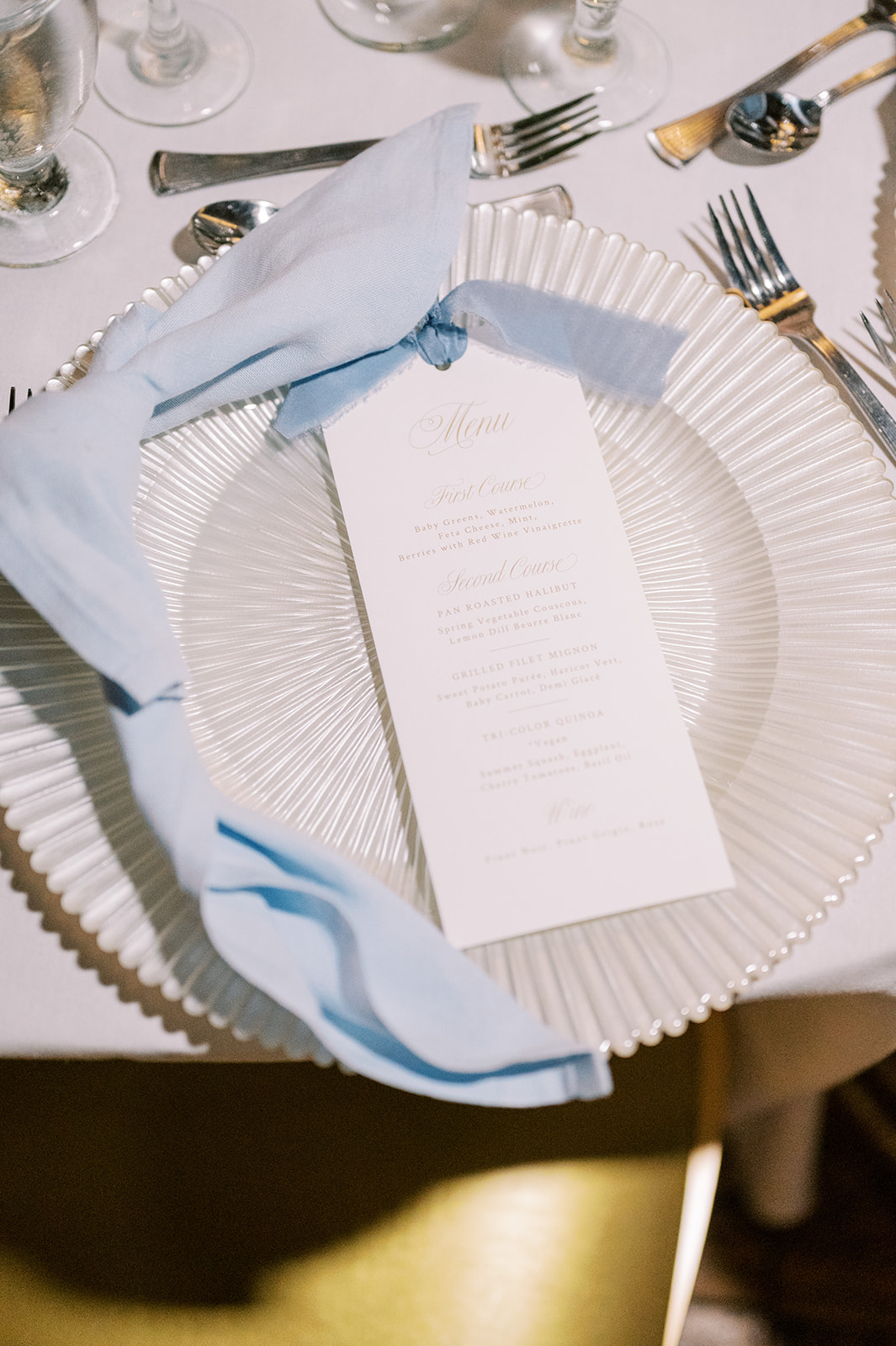 charger with menu and blue ribbon and napkin 