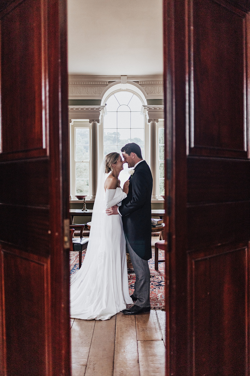 A couples who got married in a modern and stylish editorial wedding in cornwall