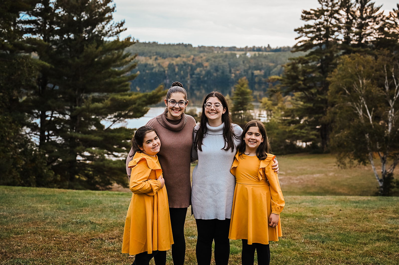 Autumn leaves and the Madore family, please! Our fall family session' is all about cozy sweaters, warm laughs, and makin