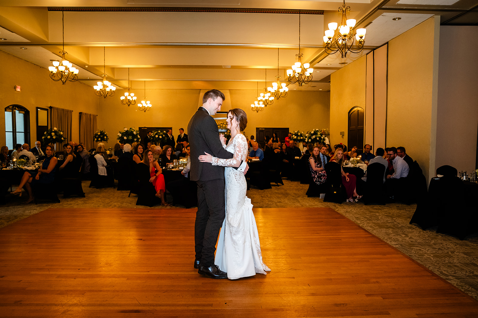 First Dance at Hillcrest Country Club Lincoln