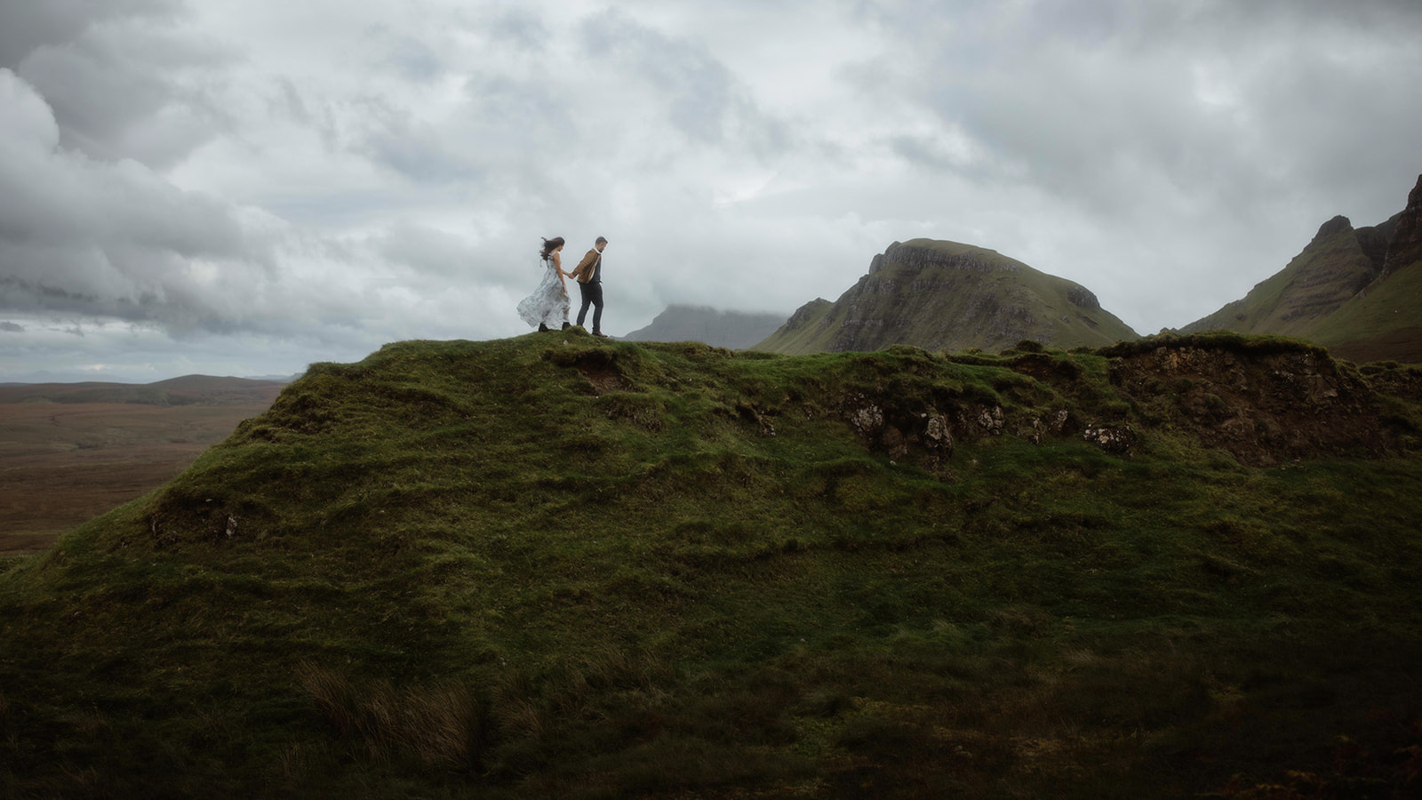 Alex and Elliot walk hand in hand as they stroll around the majestic Isle of Skye during their Adventure Session