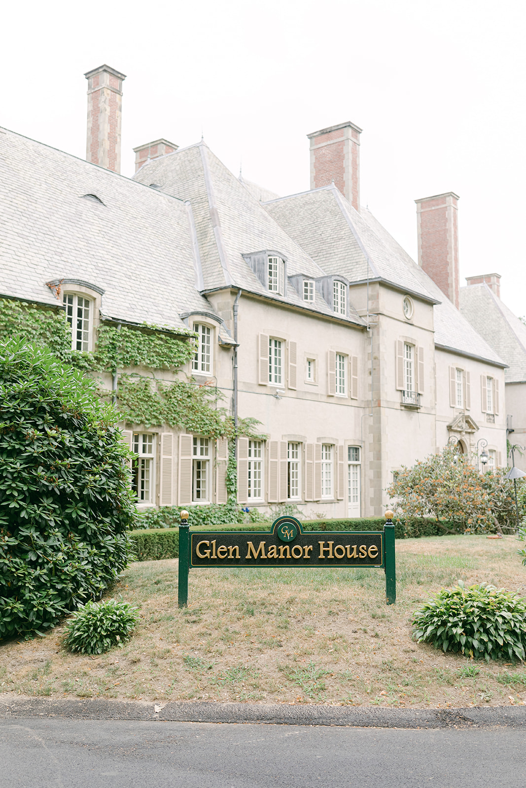 glen manor house sign detail