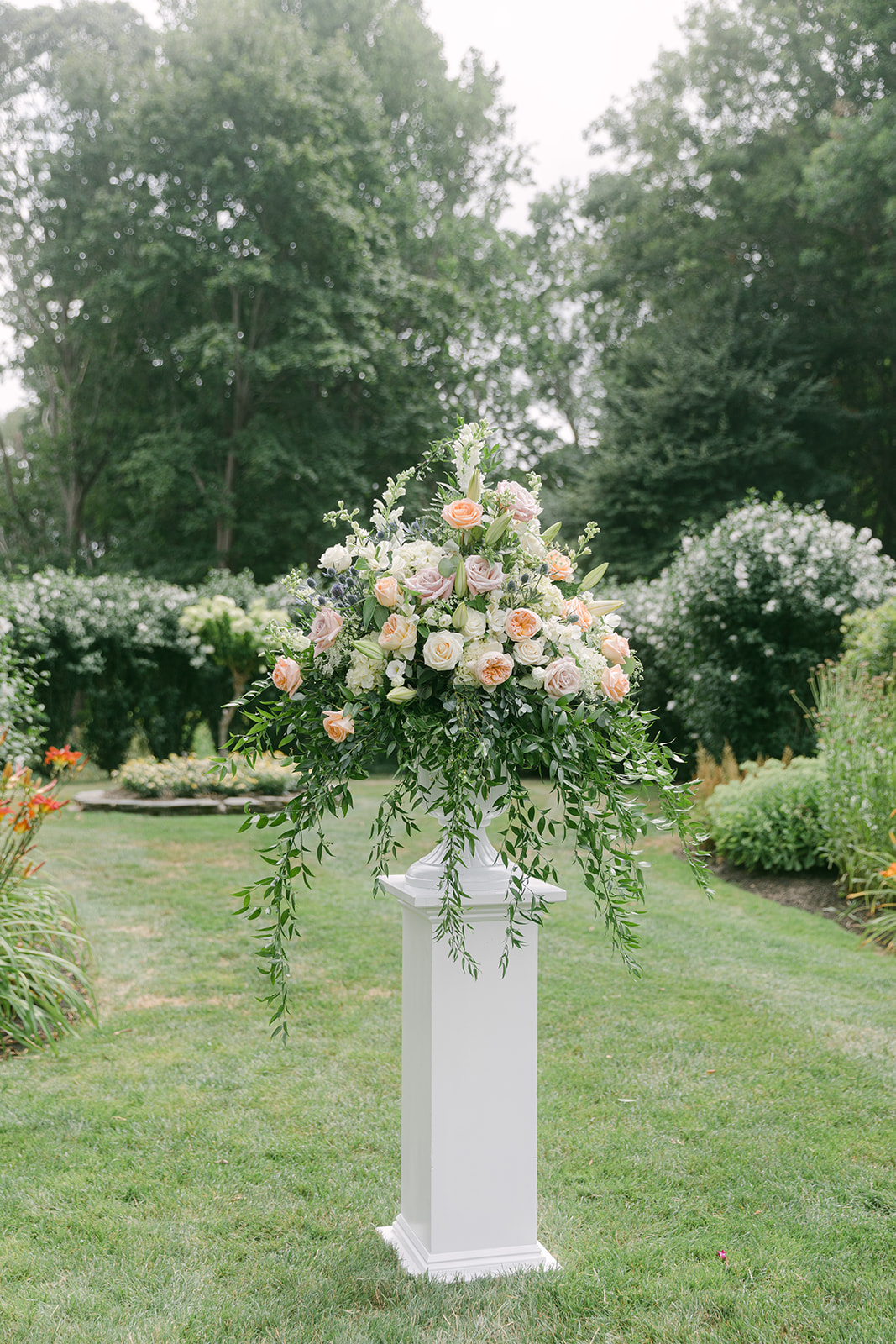 floral details at glen manor wedding