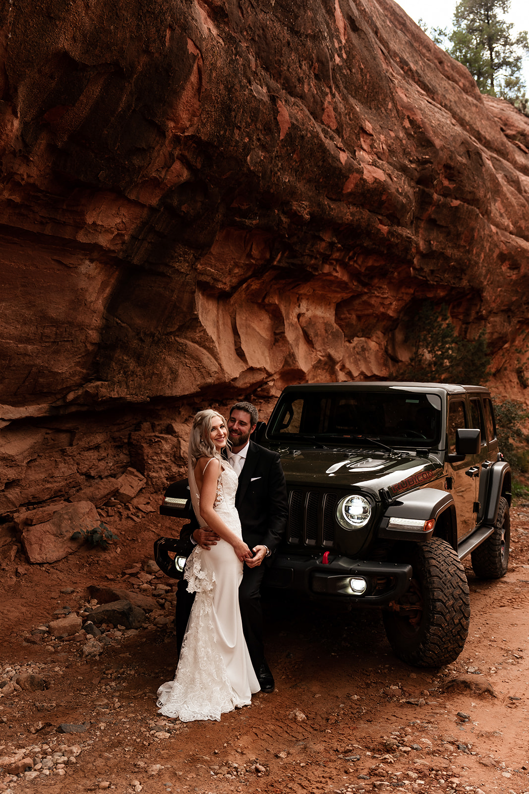 wedding couple in front of Jeep adventure elopement