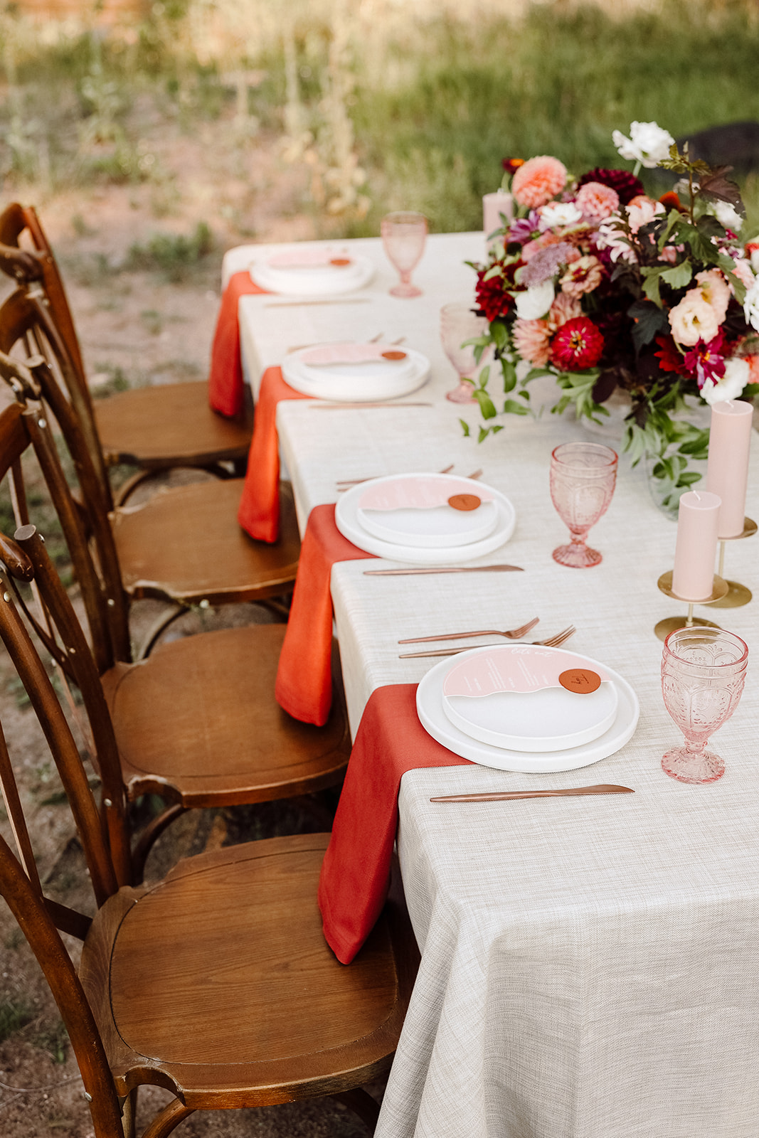 Head table in an outdoor wedding decorated with a trendy pink style 
