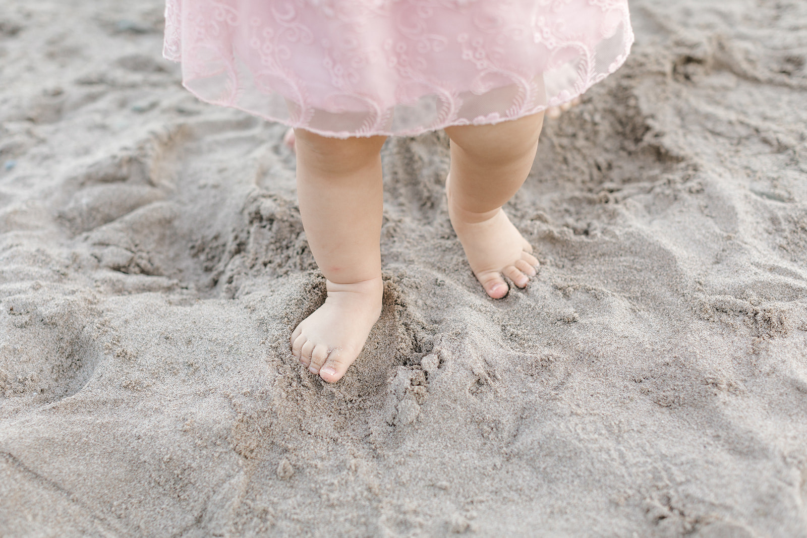 Baby toes in the sand during family photoshoot on the beach in Toronto, Ontario
