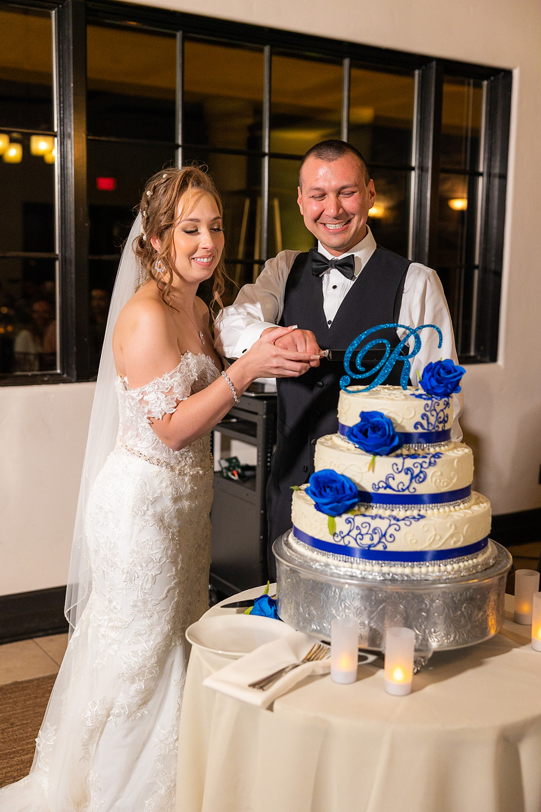a couple cutting their cake at the ranch at silver creek without a first look
