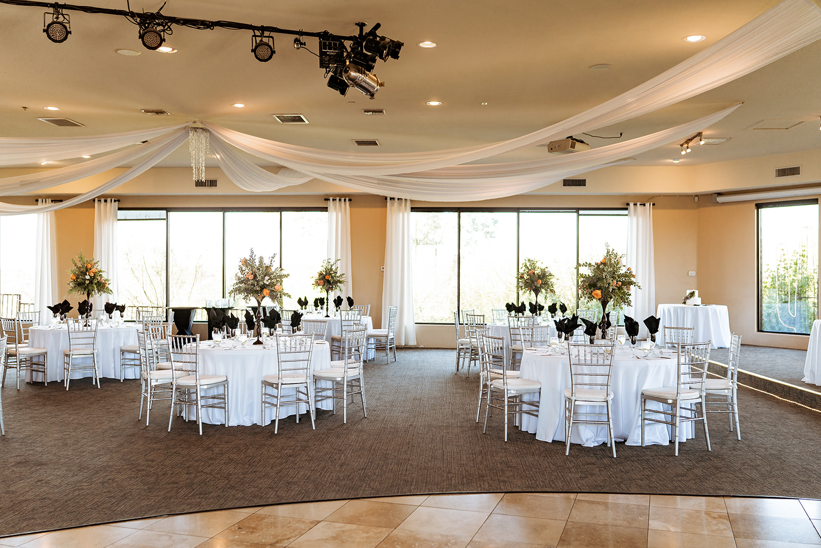 saguaro buttes wedding reception table set up