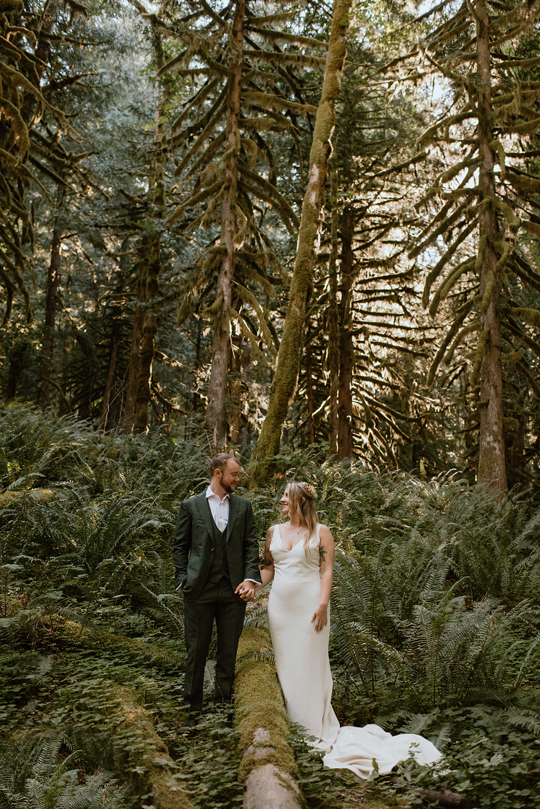 Mount Hood National Forest elopement for the adventurous bride
