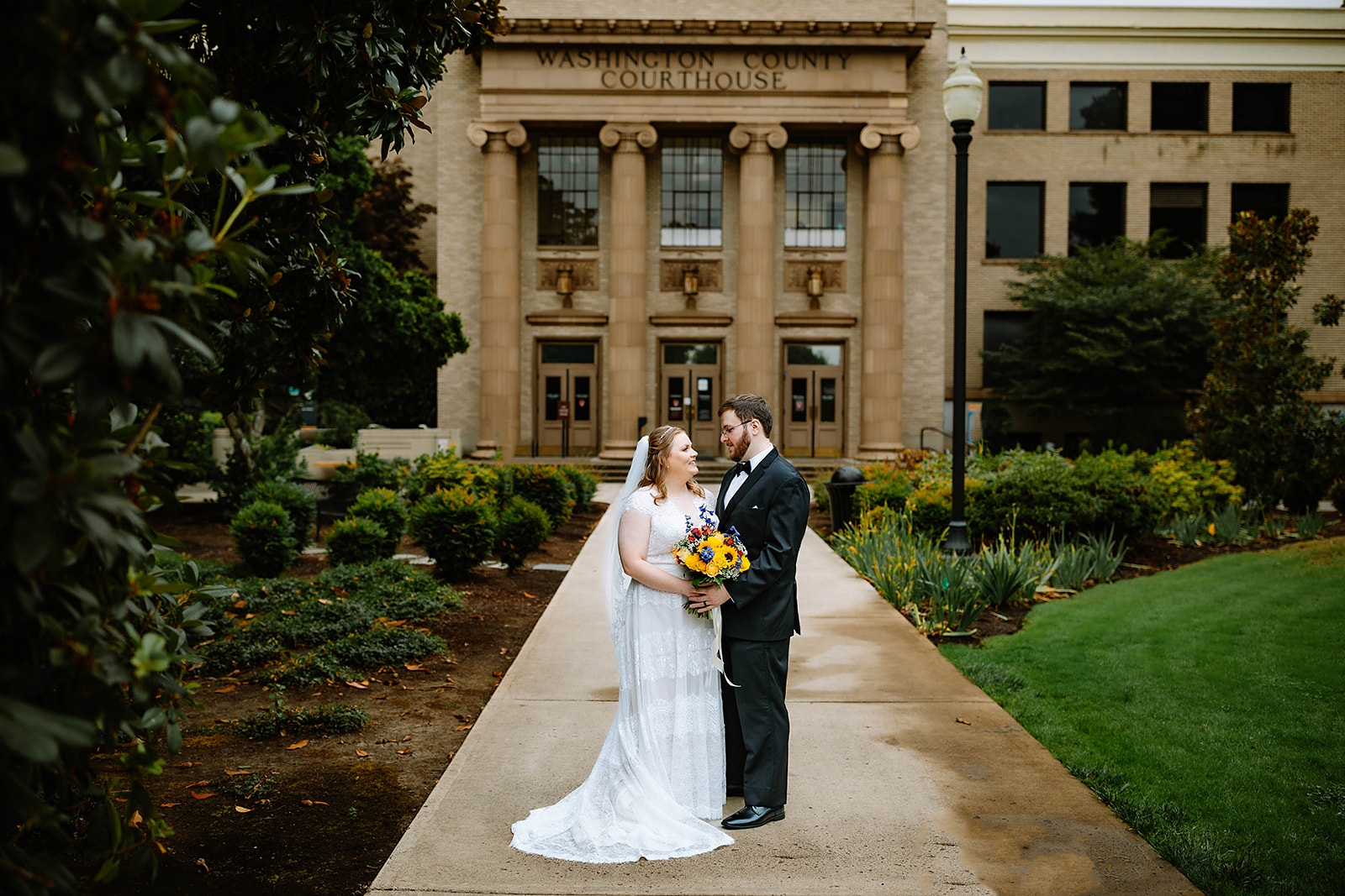 Elopement couple at The Washington County Courthouse