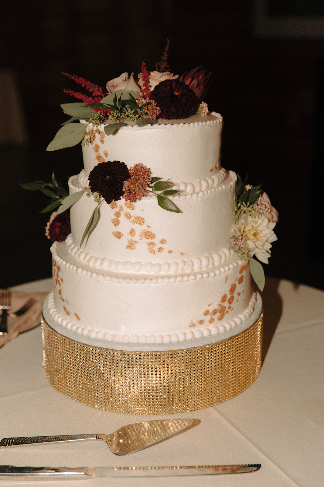 Sparkly wedding cake stand with pink flowers