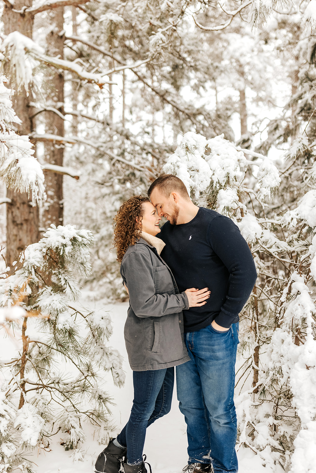 snowy engagement photo inspo